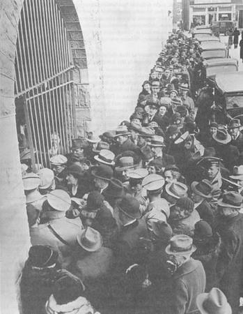 Crowds lined the streets trying to witness the trial of Bruno Richard Hauptmann. (Courtesy, National Archives)