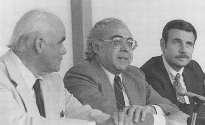 Murray Gold (center) flanked by his lawyer Timothy Moynihan (right) and detective James Conway (left). (AP/Wide World Photos)