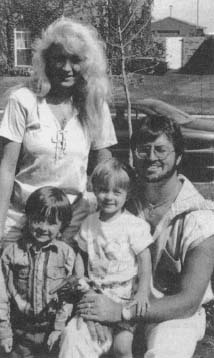 Darlie Routier with her husband Darrin and two sons Damon (left) and Devon. (AP/Wide World Photos)
